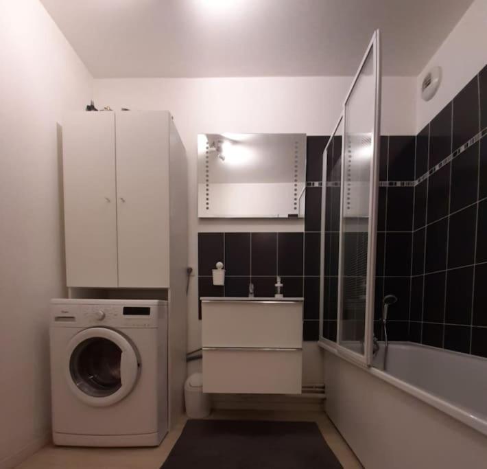 Joli Appartement Avec Jardin Et 2 Parkings Prives Argenteuil Exterior photo